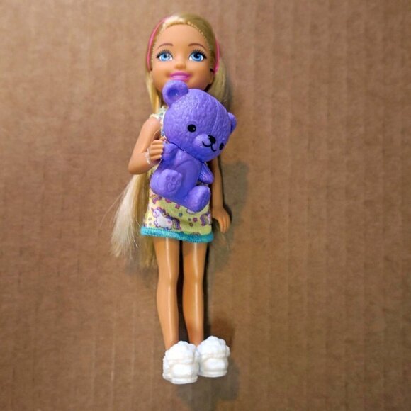 Barbie Club Chelsea Bedtime Playset Doll & Purple Bear - Picture 3 of 4